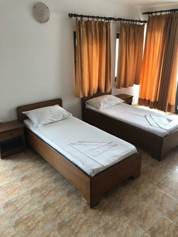 Apartments Toni Улцинь Екстер'єр фото